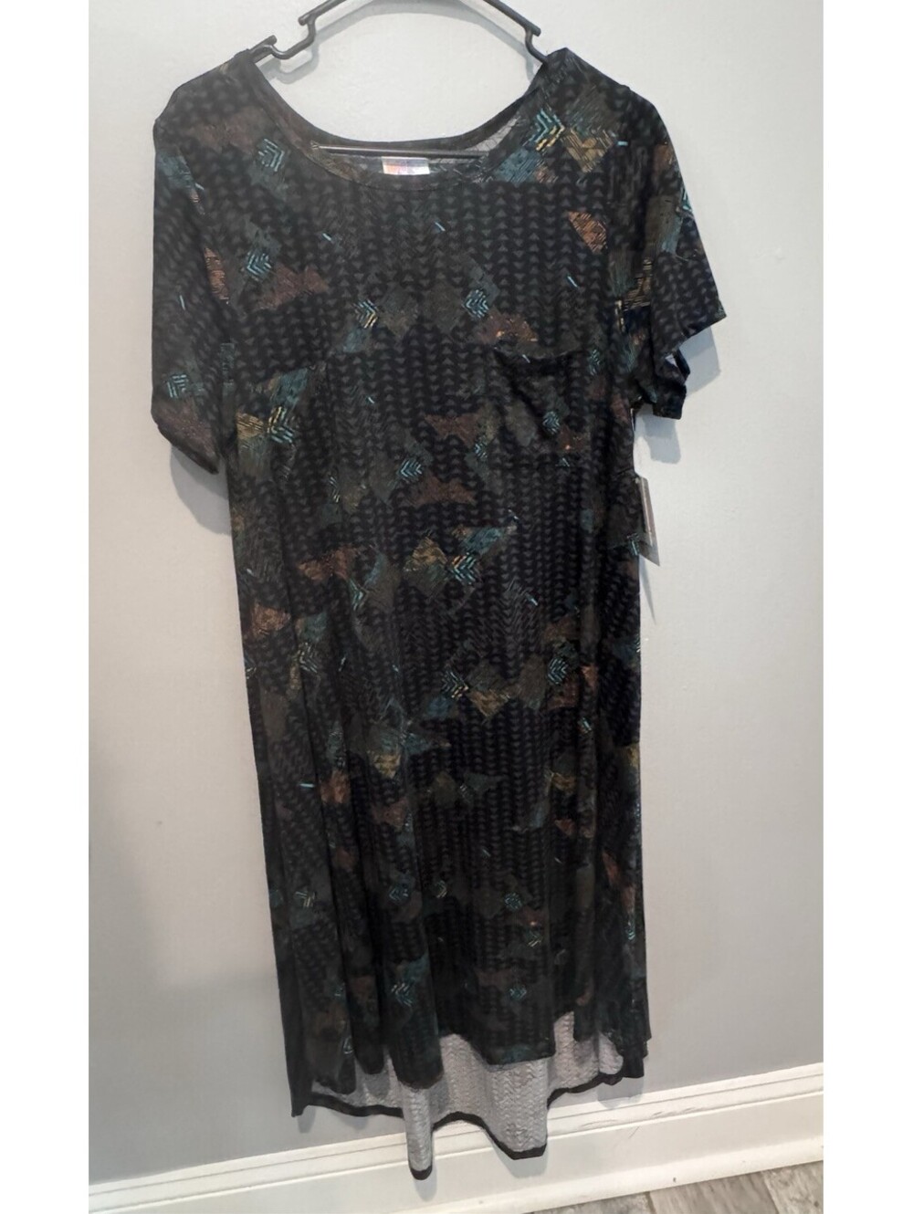 LuLaRoe Carly T-shirt Dress Womens Large Geometric Pattern Pocket Dress